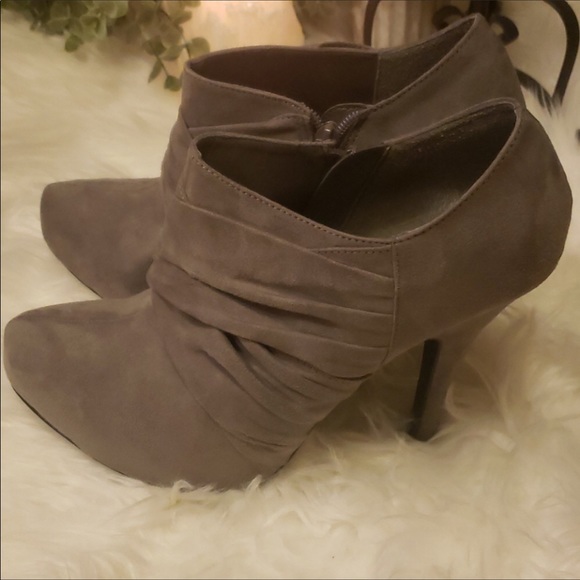 GUESS BOOTIES - Picture 2 of 9